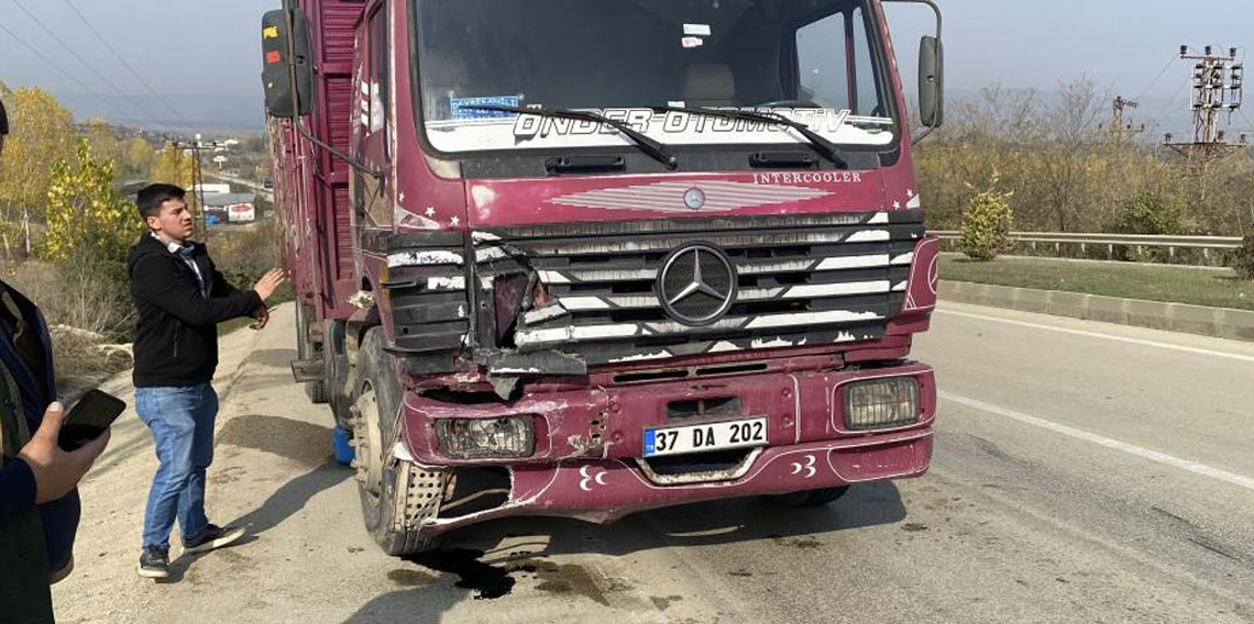 Arıza yapan otomobile kamyon çarptı: 1 ağır yaralı