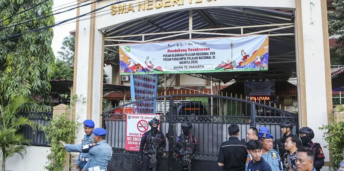 Endonezya'da camide patlama: 54 kişi yaralandı