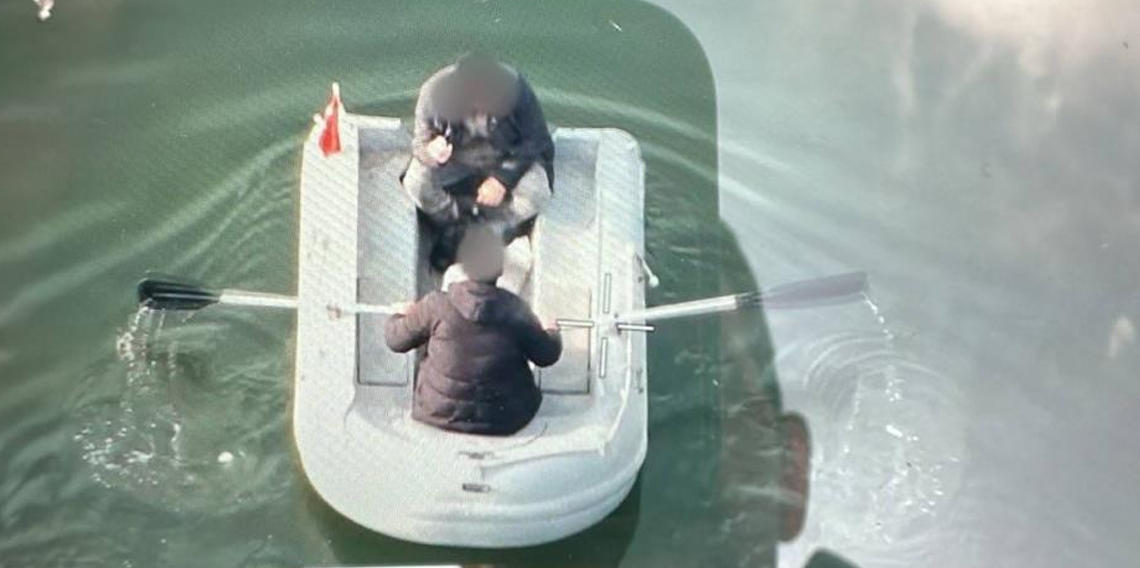 Baraj gölüne 135 metre kaçak ağ sererken jandarmaya yakalandılar