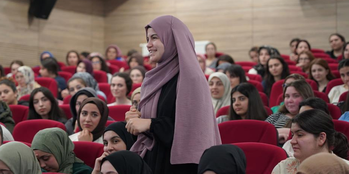 Rektör Akkaya ile Rektör Alican öğrencilerle bir araya geldi