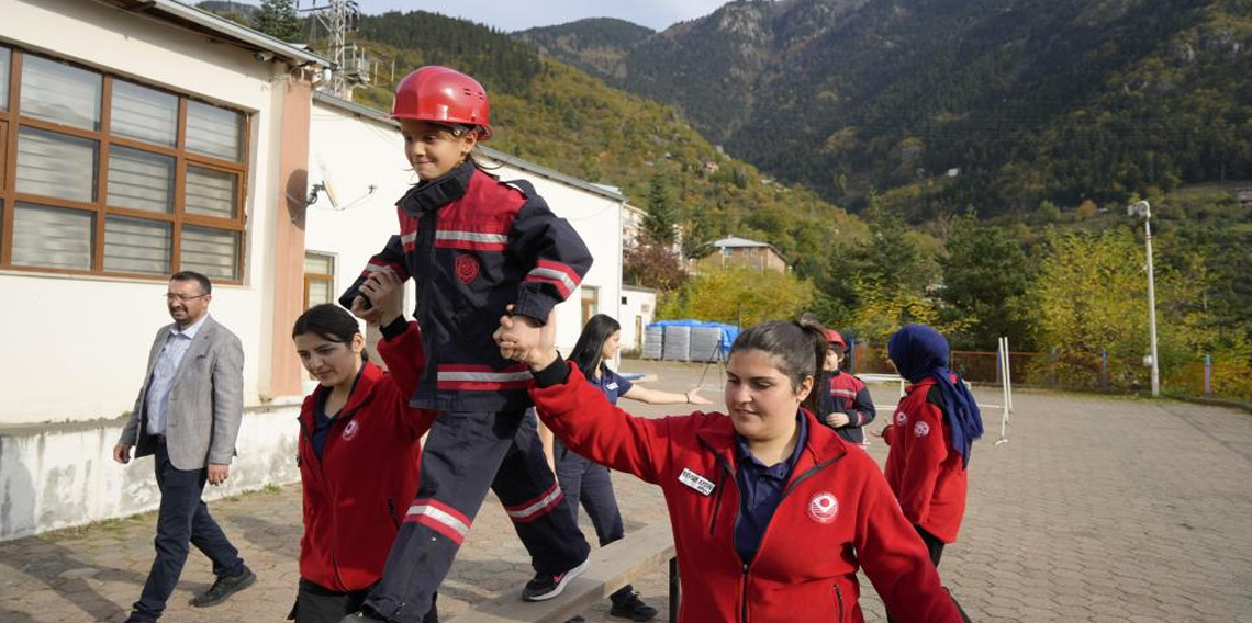 Gümüşhane'de itfaiyecilik eğitimi temelden başlıyor