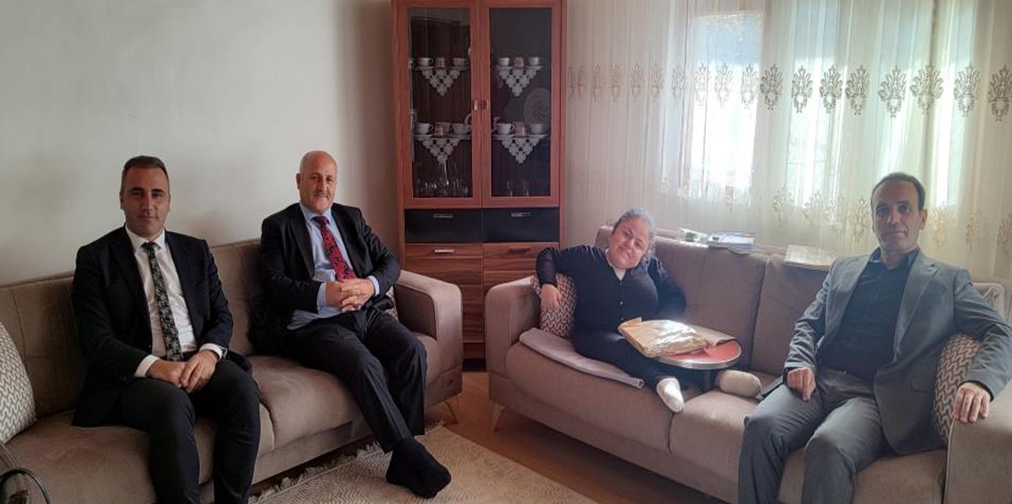 Evde eğitim hizmeti alan öğrenciye moral ziyareti