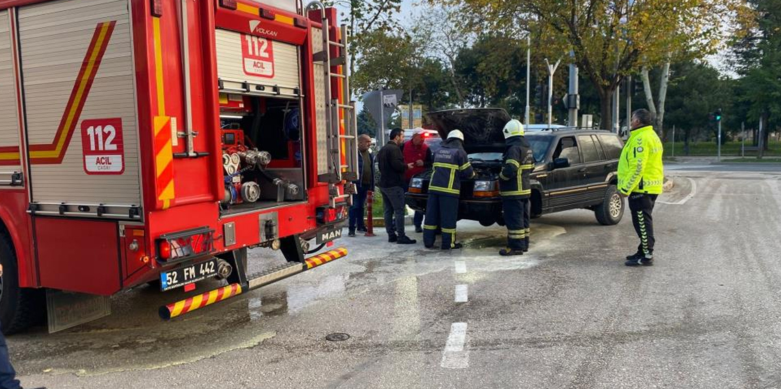 Ordu’da seyir halindeki otomobil alev aldı