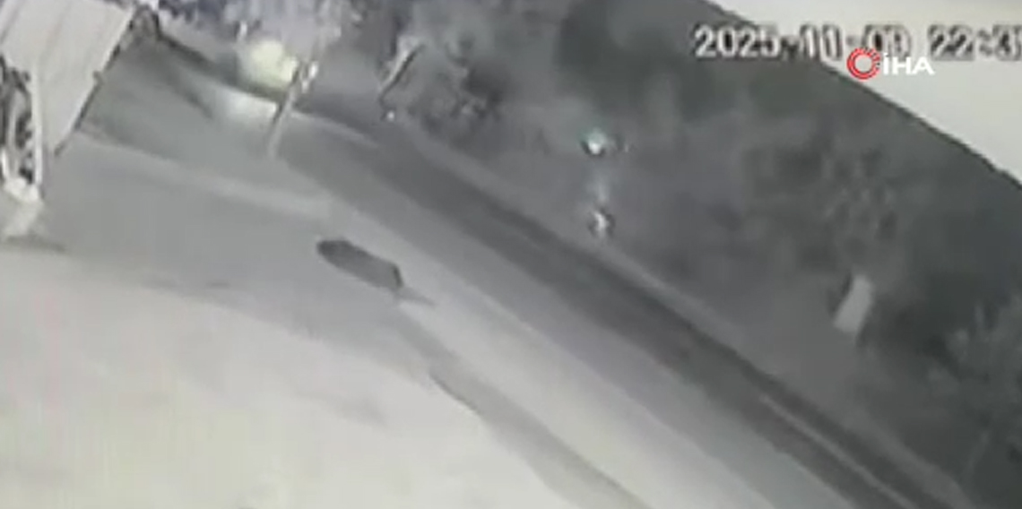 Otomobil ile çarpışan işçi servisi devrildi: 8 yaralı