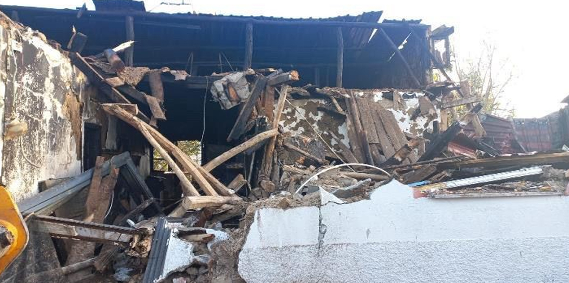 Tek katlı evde çıkan yangın 1 saatte söndürüldü