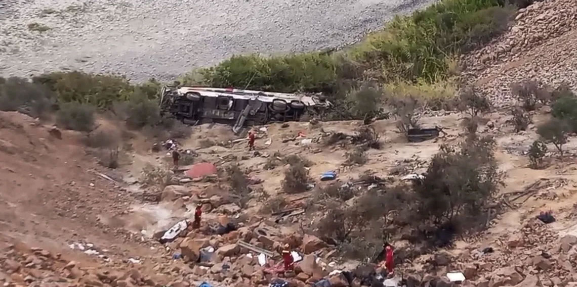 Peru’da yolcu otobüsü uçuruma yuvarlandı: 37 ölü