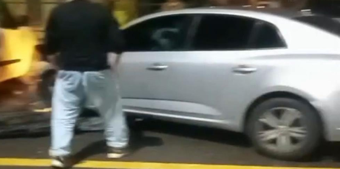 Park halindeki araçlara çarptı