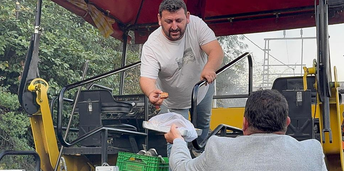 Amasra'da yol çalışmasına baklavalı teşekkür