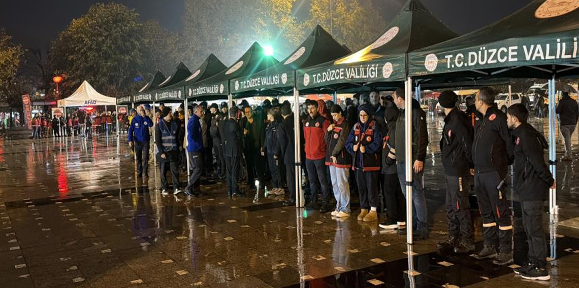 Düzceliler 26 yıl önceki depremde hayatını kaybedenleri andı