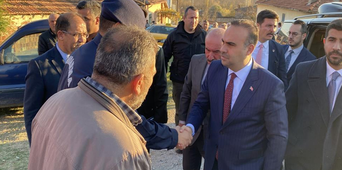 Sanayi ve Teknoloji Bakanı Kacır’dan şehit ailesine taziye ziyareti