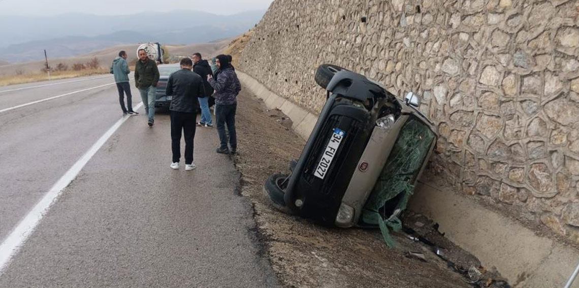 Bayburt-Erzurum kara yolunda trafik kazası: 3 yaralı