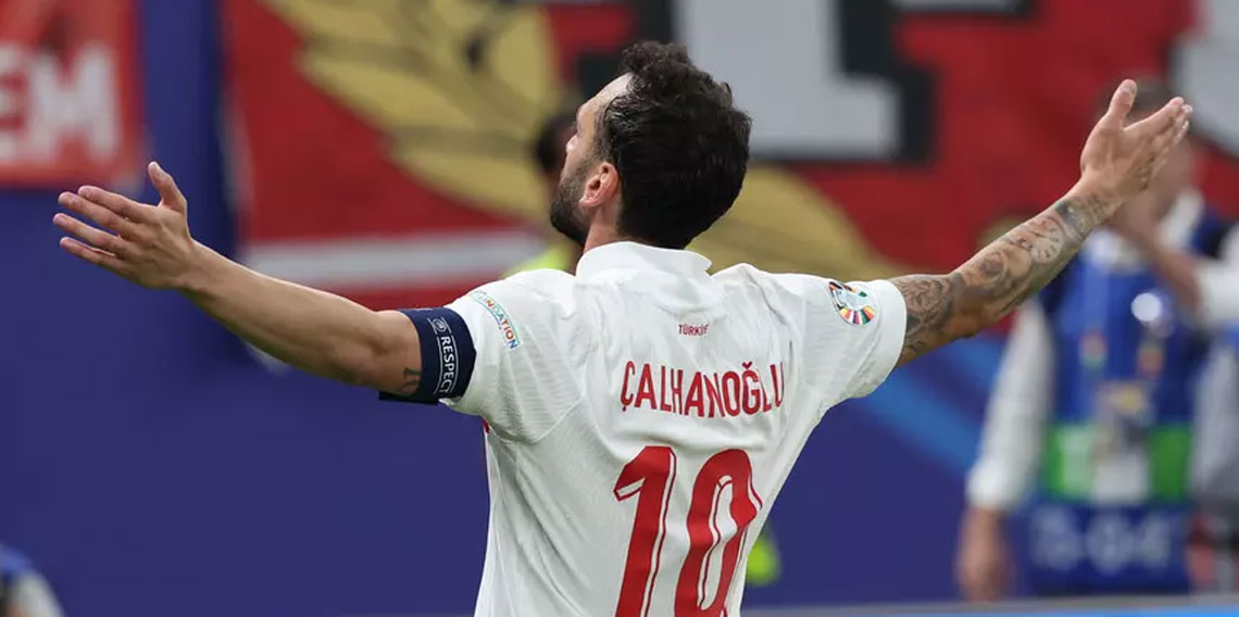 Hakan Çalhanoğlu’ndan İspanya maçında kart uyarısı!
