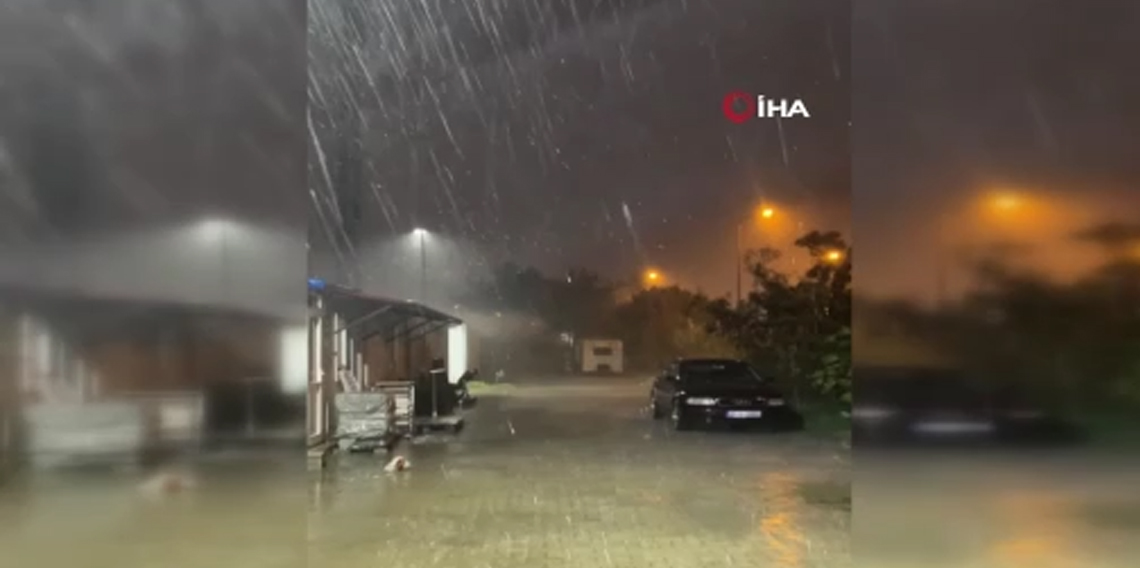 Hatay’da sağanak yağış caddeleri göle çevirdi