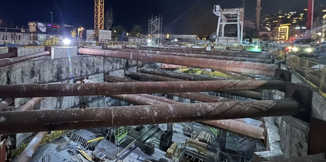 Kabataş'ta metro inşaatında iskele çöktü: Bir işçi hayatını kaybetti