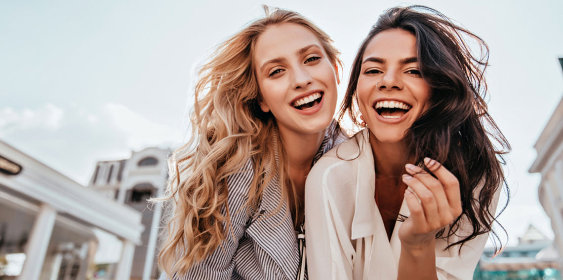 Bir gülüşle sağlığınız değişebilir! Kahkaha terapisi vücutta neleri tetikliyor?