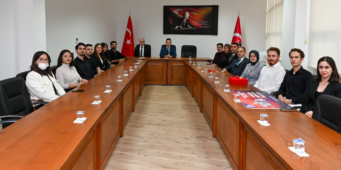 Rektör Topal derece yapan öğrencilerle buluştu