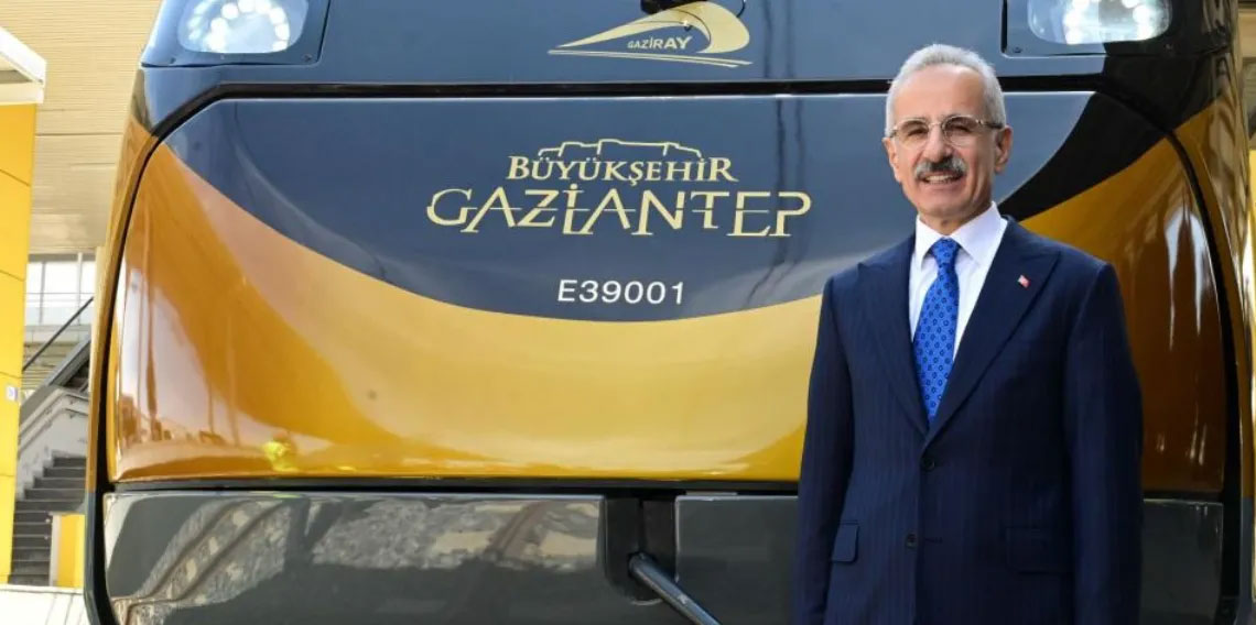 Abdulkadir Uraloğlu: Yerli ve milli dördüncü tren seti Gaziantep'e ulaştı