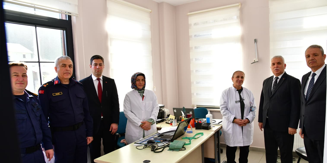 Vali Aziz Yıldırım, Çarşıbaşı Yavuz Aile Sağlığı Merkezini Ziyaret Etti