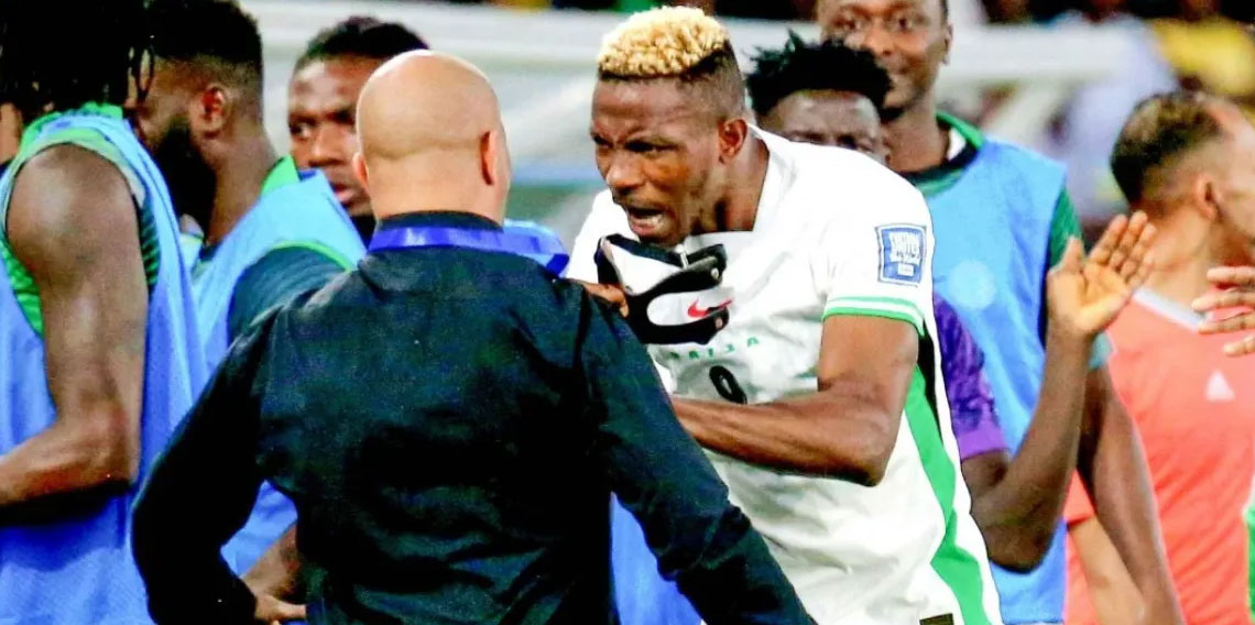 Sakatlanan Osimhen gözyaşları içinde soyunma odasına gitti!