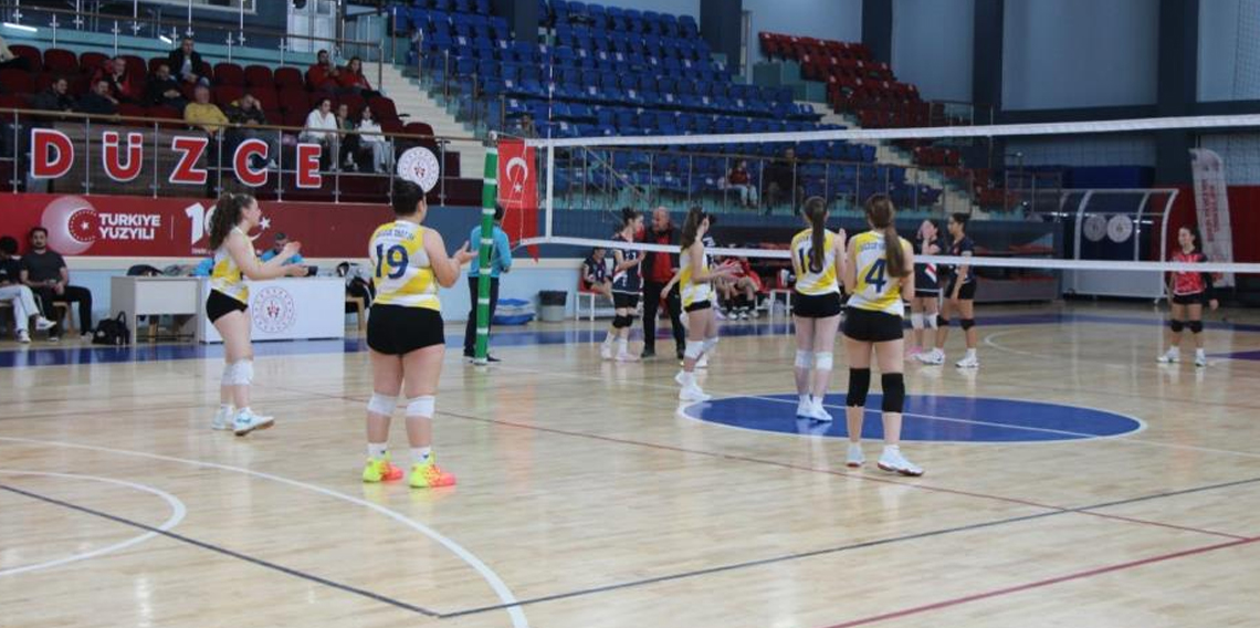 Düzce küçük kızlar voleybol müsabakaları başladı