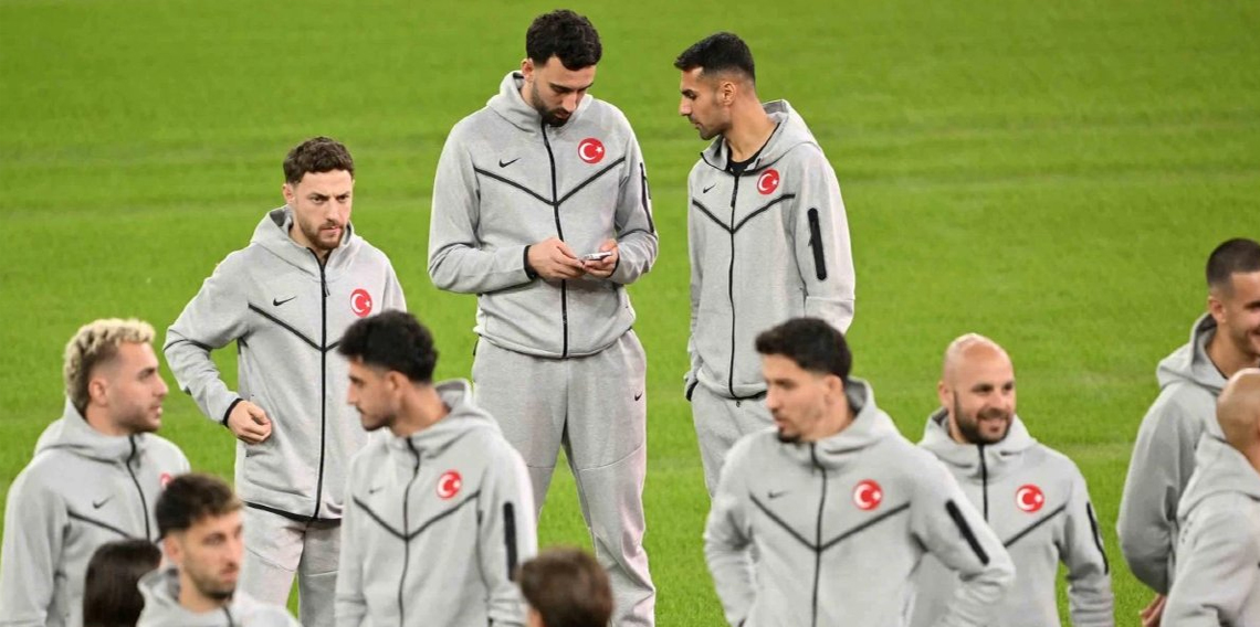 A Milli Futbol Takımı, La Cartuja Stadyumu'nda yürüyüş yaptı