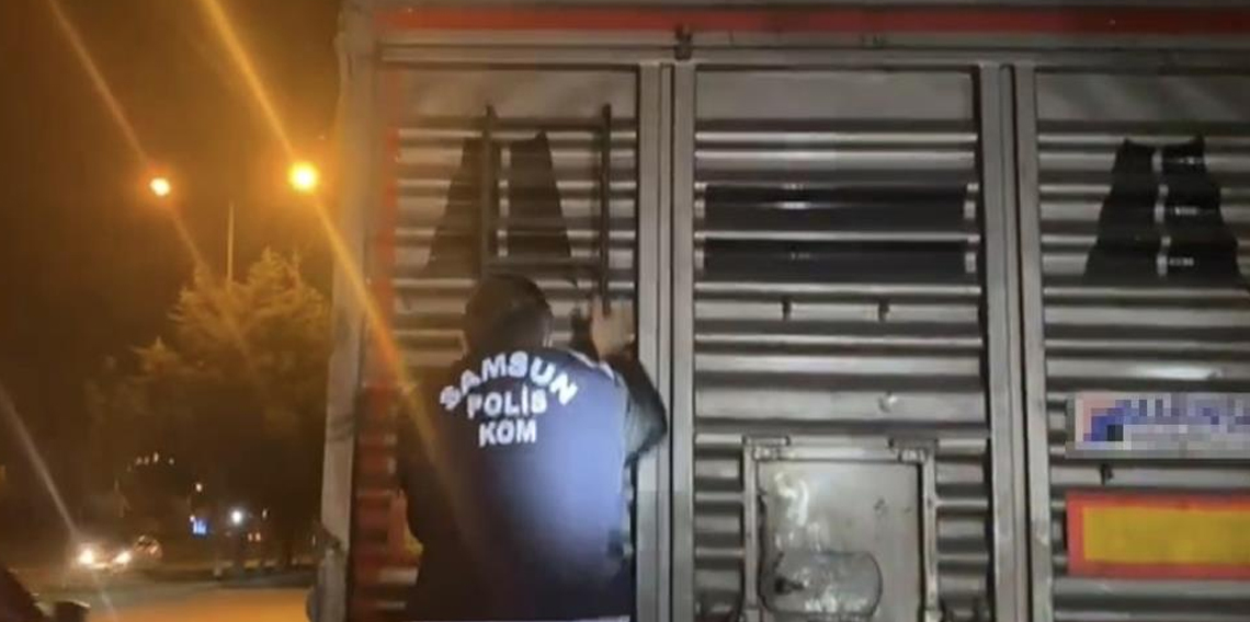 Tütün operasyonunda tırdan 215 kilo kaçak tütün çıktı