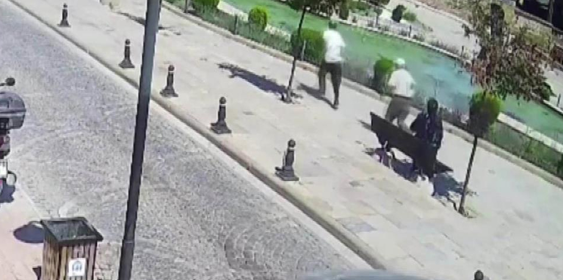 Yaşlı kadını bir hafta içinde 2 defa ağlarına düşürdüler