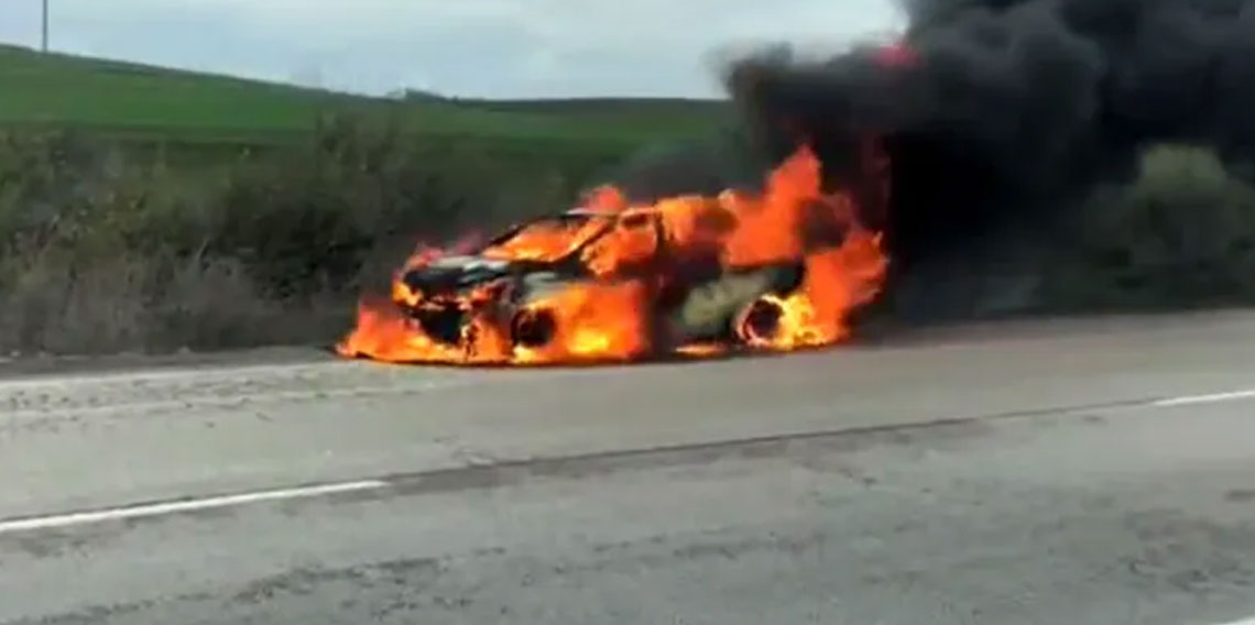 Edirne'de seyir halindeki otomobil alev aldı, sürücü canını zor kurtardı