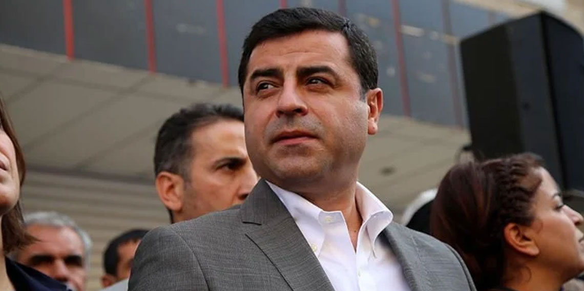 Demirtaş isim vermeden Bülent Arınç'a tepki gösterdi: Yeni kararını açıkladı