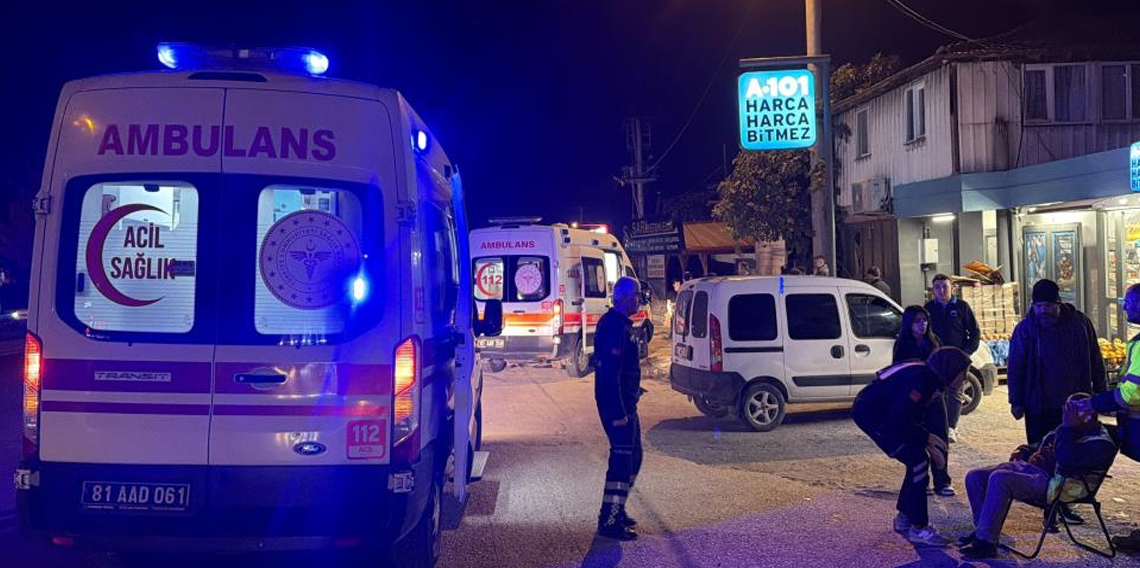 Motosiklet, yolun karşısına geçmeye çalışan adama çarptı: 3 yaralı