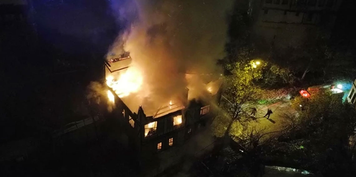 Safranbolu'da 3 katlı tarihi konak küle döndü