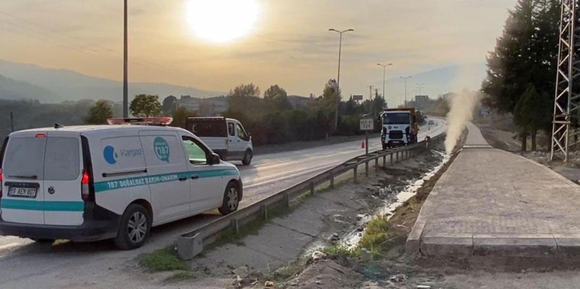 Çalışmalar sırasında patlayan doğal gaz borusu tedirgin etti