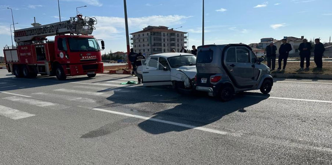 Çorum'da otomobil ile elektrikli araç çarpıştı: 3 yaralı