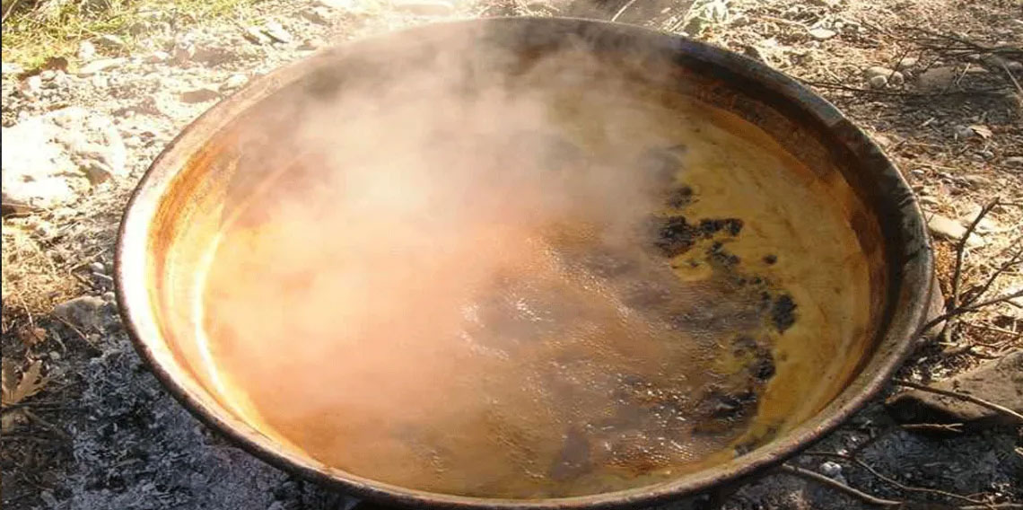 Mesai başladı! Kaynadıkça şifalanıyor: Litresi 400-500 TL...