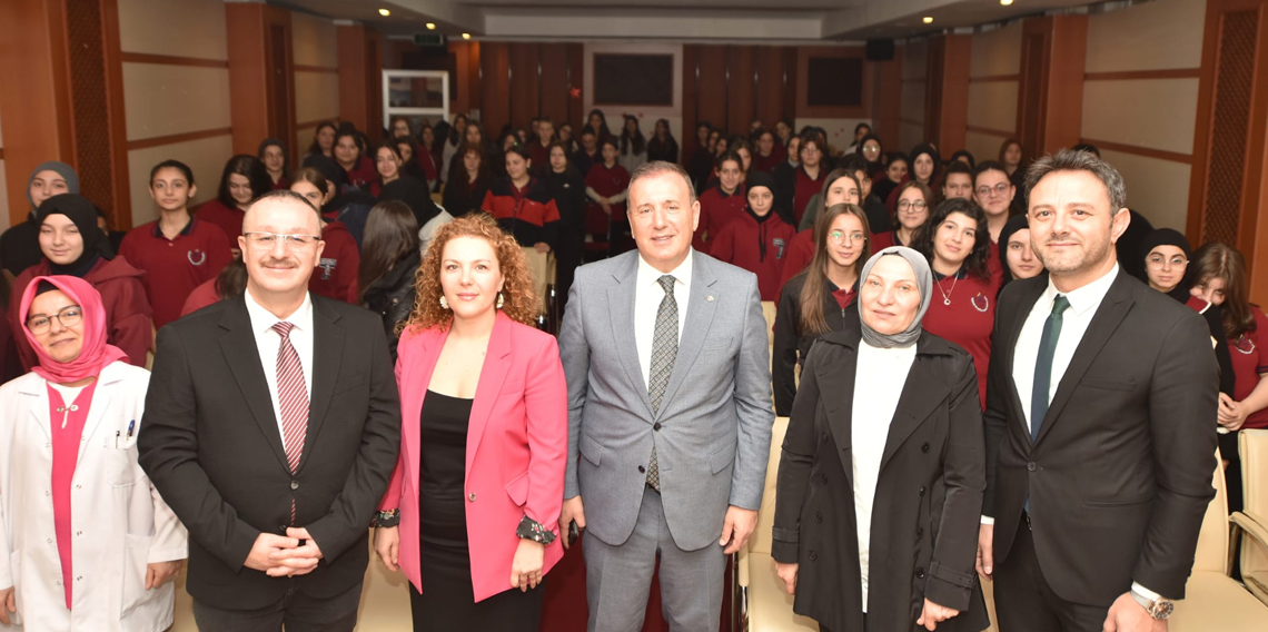 Trabzon'da Lise öğrencisi kızlar haklarını öğrendi