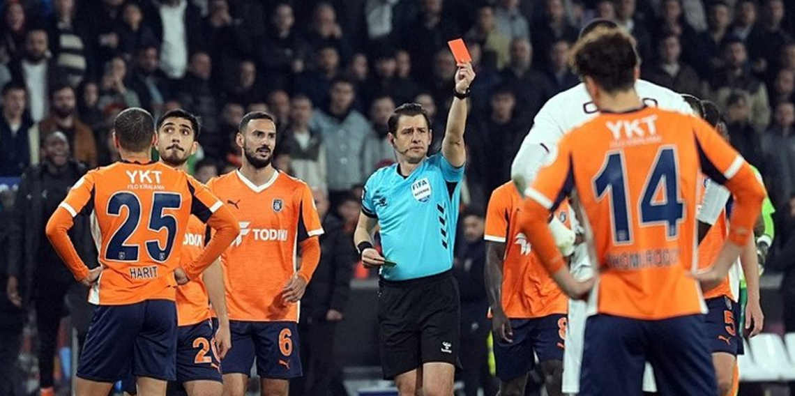 Başakşehir-Trabzonspor maçında kırmızı kart kararı! İşte o pozisyon