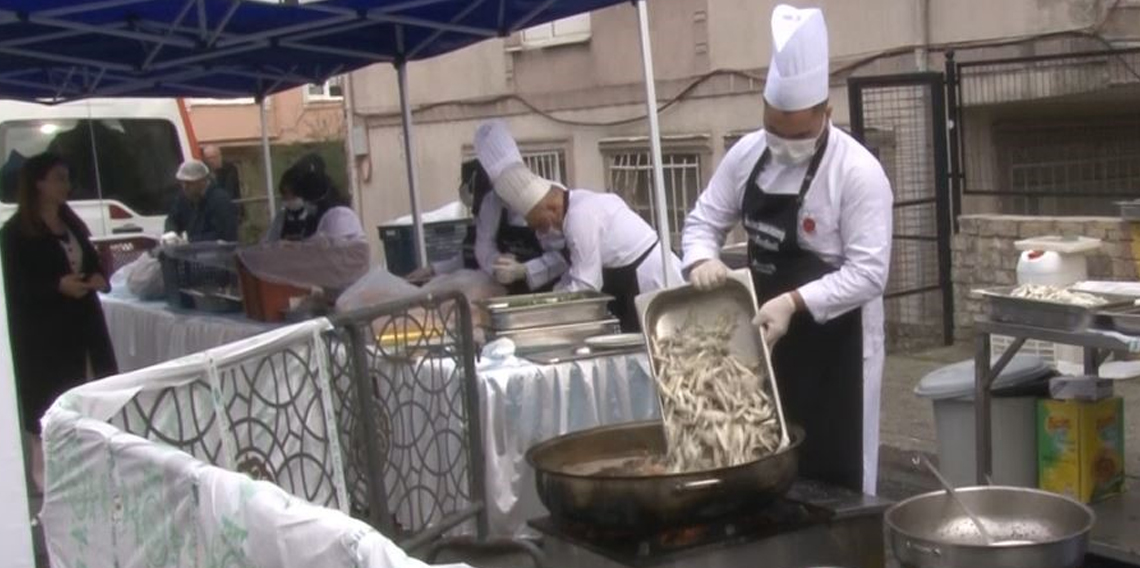Eyüpsultan’da düzenlenen Hamsi Festivali’nde İhlas Vakfı’na ödül