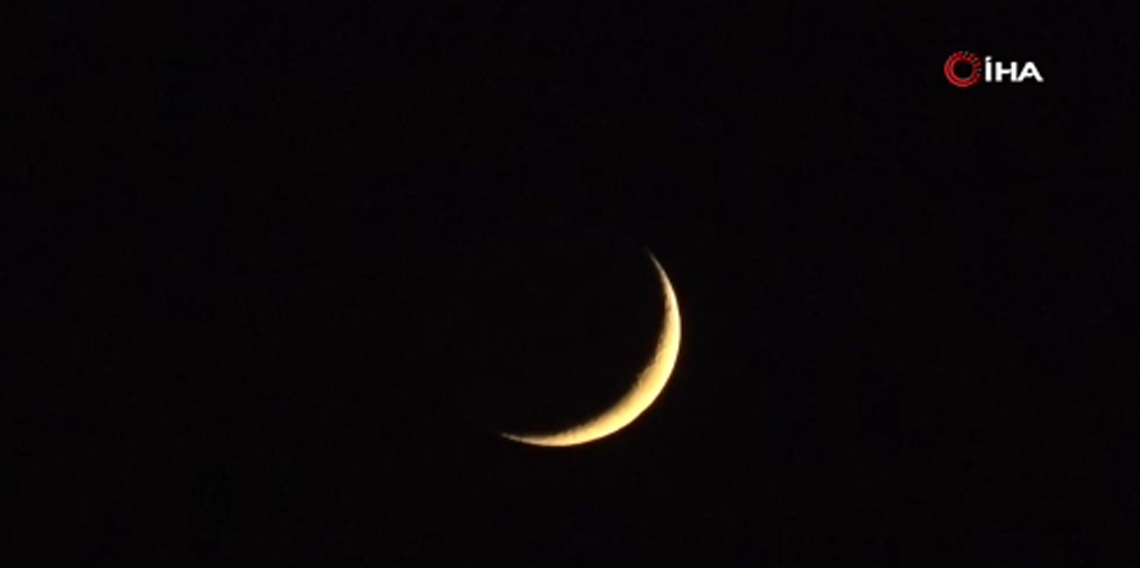 Van’da hilal geceyi süsledi