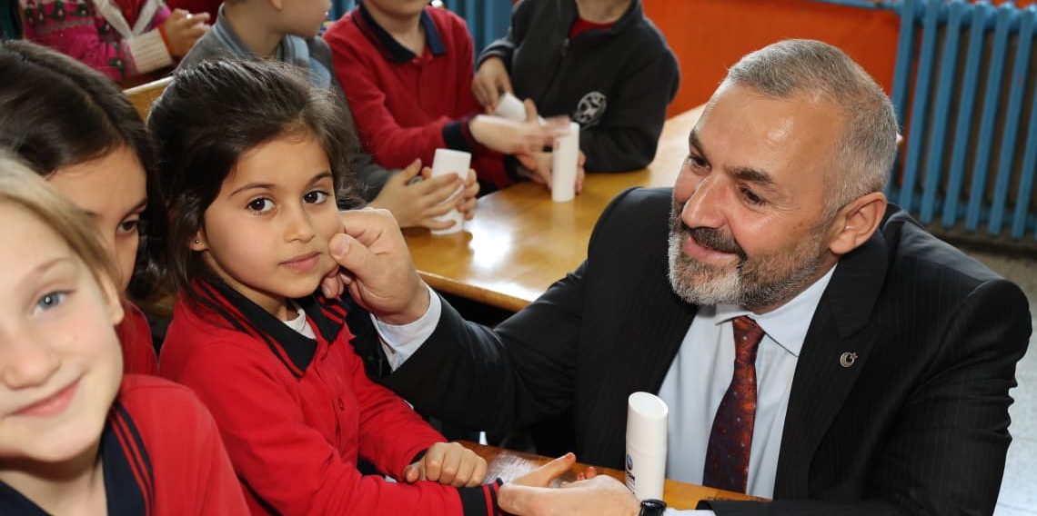 Başkan Bilgin Öğrencilerle: “Sağlıklı Dişler, Sağlıklı Gelecek”