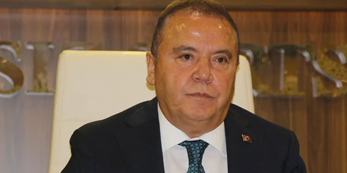 Muhittin Böcek acil olarak hastaneye sevk edildi!