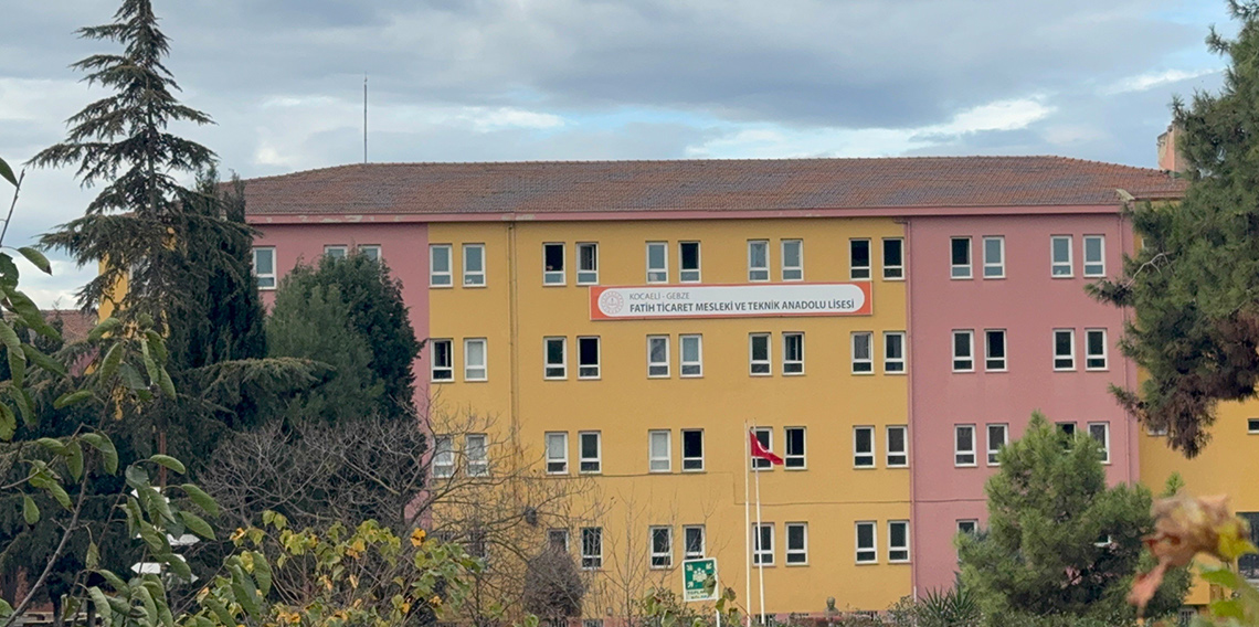 Kocaeli’de 15 öğrenci zehirlenme şüphesiyle hastaneye kaldırıldı