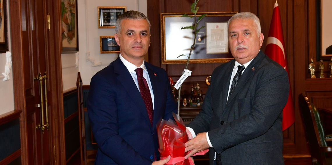 Vali Aziz Yıldırım, Yomra Belediye Başkanı Mustafa Bıyık’ı Makamında Ağırladı