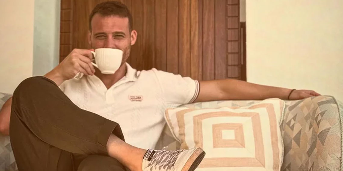 Oyuncu Kerem Bürsin Dubai'de! Ödül verdiler