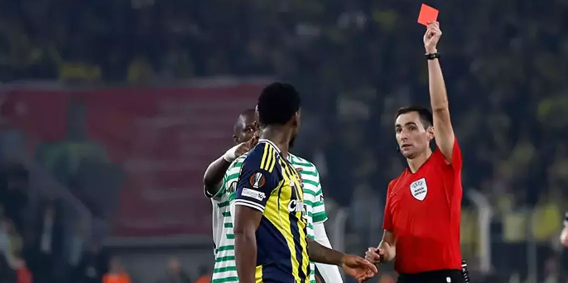 Jhon Duran’dan kırmızı kart rekoru!