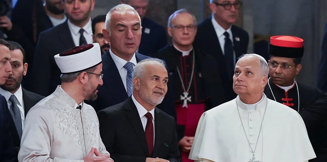 Papa 14. Leo, Sultanahmet Camii'ni ziyaret etti