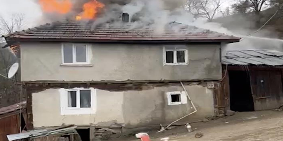 Kastamonu'da çıkan ev yangını söndürüldü