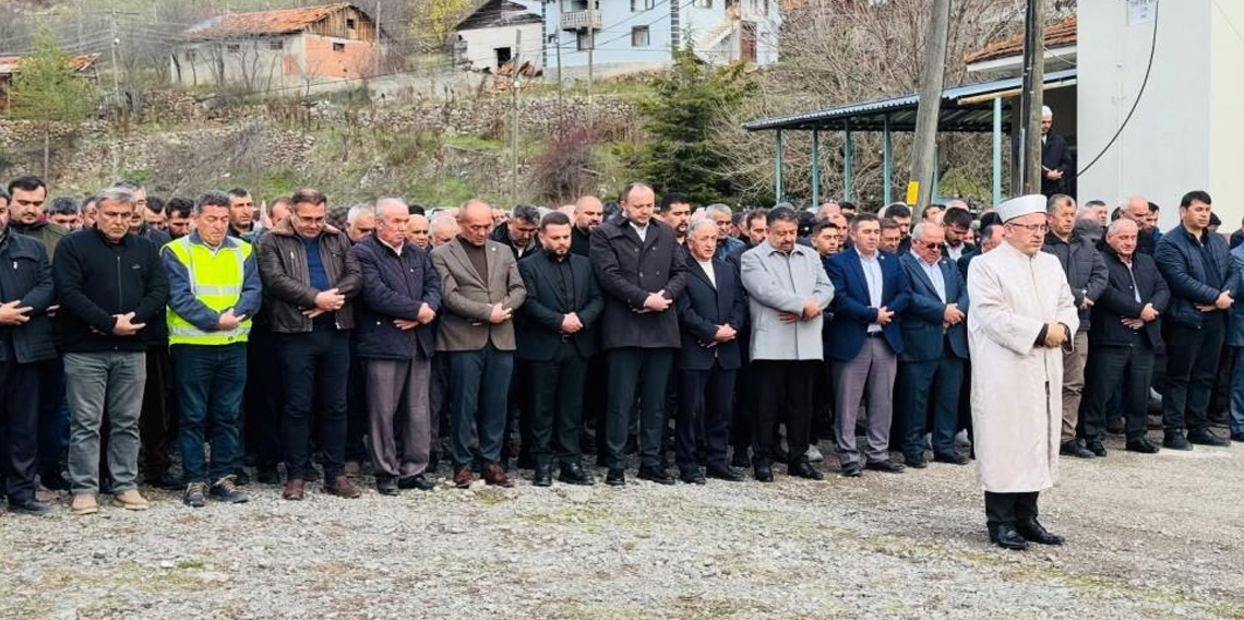 Onlarca kişinin mezar yeri taşınmıştı, gıyabi cenaze namazı kılındı
