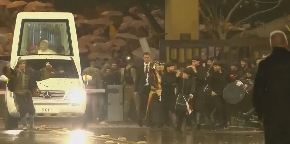 Türkiye'den sonra Lübnan'a giden Papa böyle karşılandı