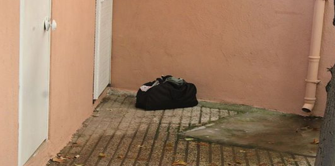 Camii avlusunda şüpheli çanta paniği