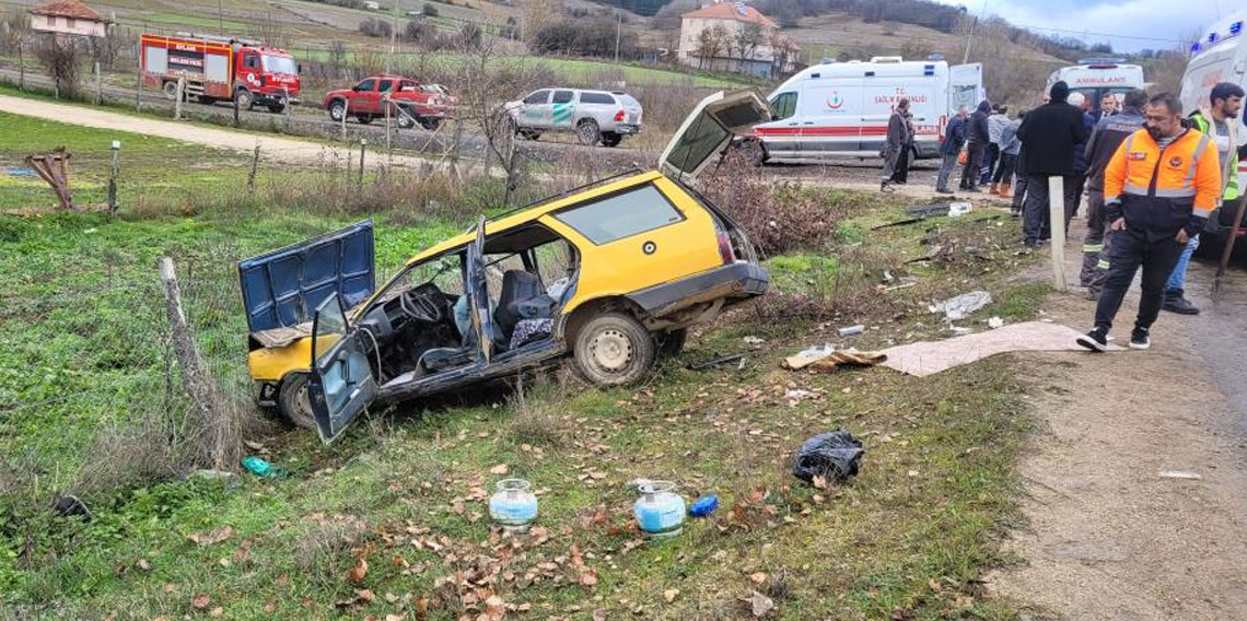 Karabük'te hafif ticari araç otomobille çarpıştı: 6 yaralı
